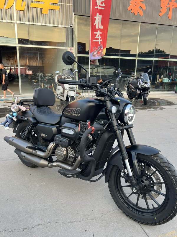 QJMOTOR 闪300S