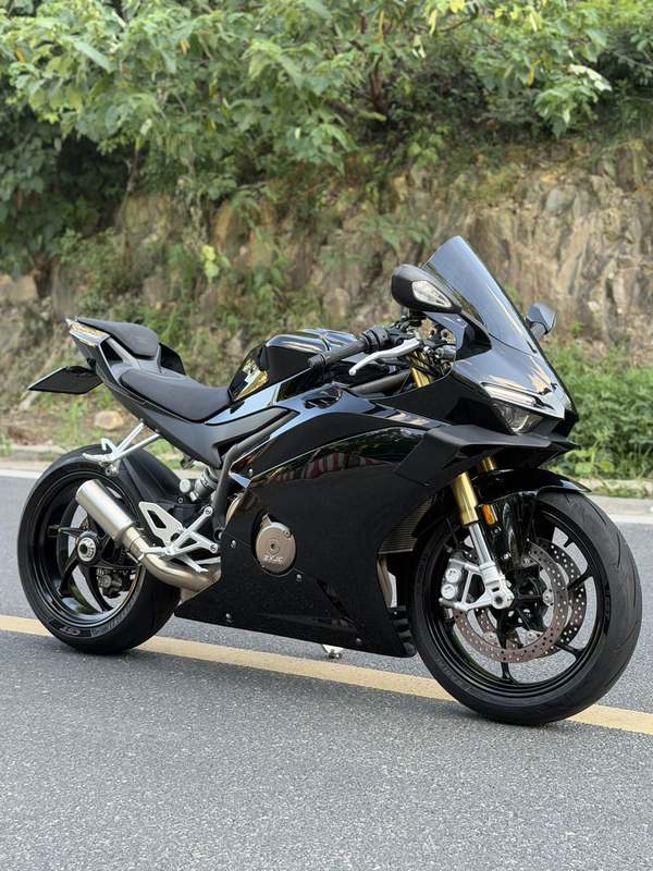 张雪机车 500RR