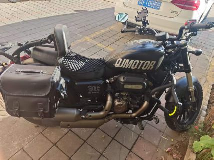 QJMOTOR 闪300S