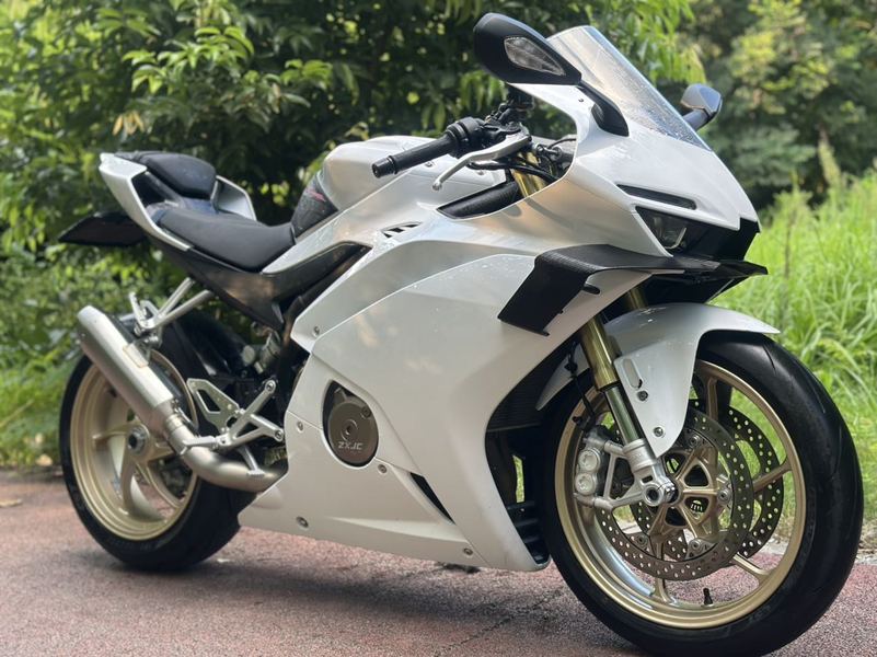 张雪机车 500RR
