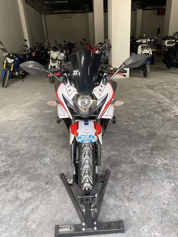 豪爵铃木 GSX250R