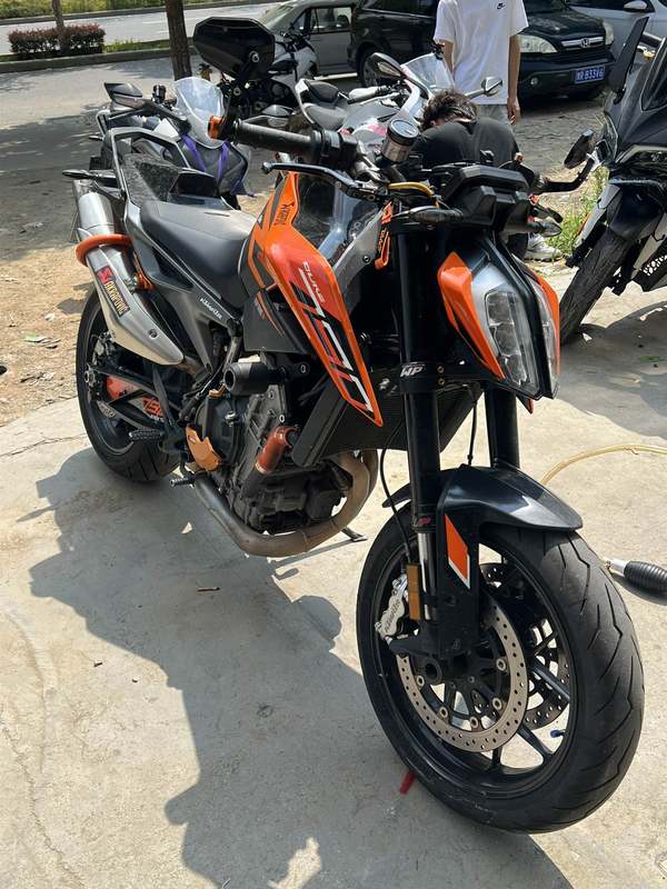 KTMR2R 790 Duke