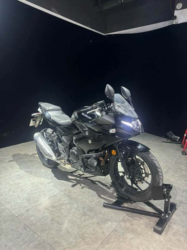 豪爵铃木 GSX250R