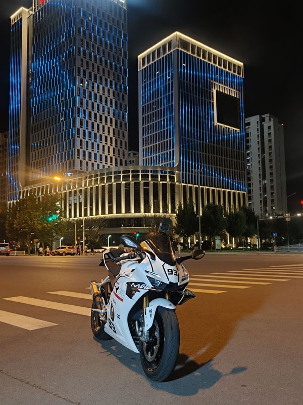 张雪机车 500RR