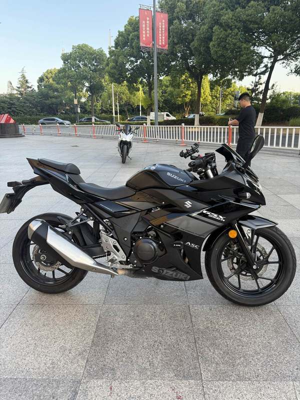 豪爵铃木 GSX250R