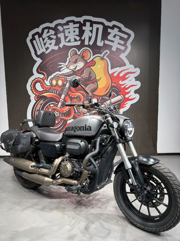 QJMOTOR 闪300S