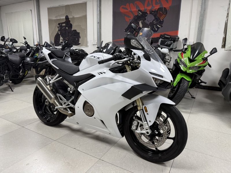 张雪机车 500RR