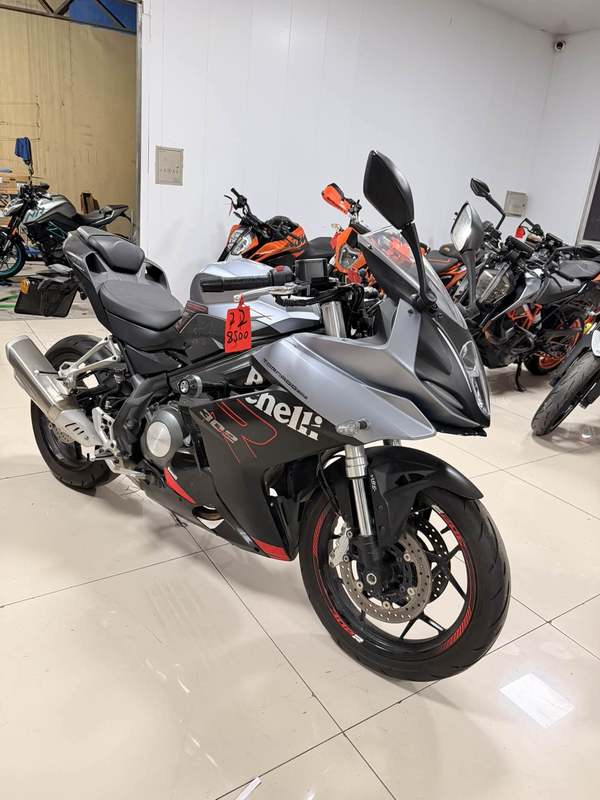 贝纳利 龙卷风 Tornado 302R