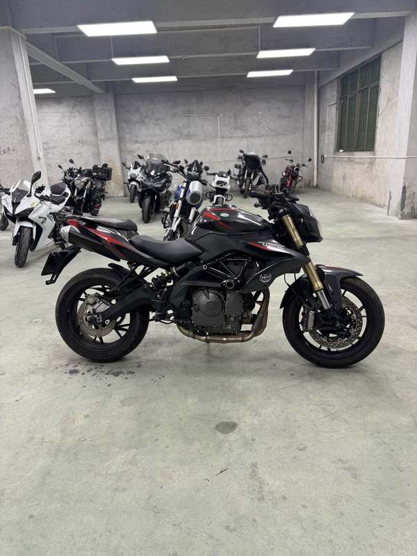 贝纳利 TNT600i