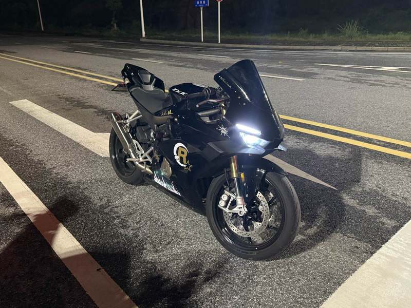 张雪机车 500RR