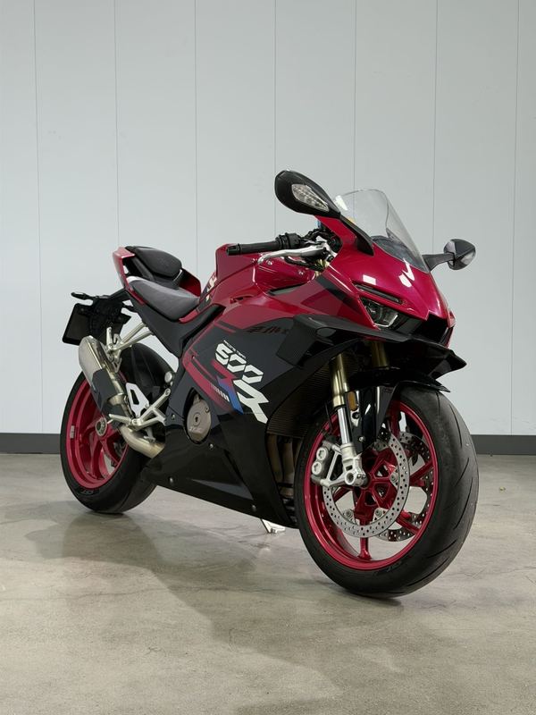 张雪机车 500RR