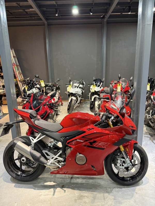 张雪机车 500RR