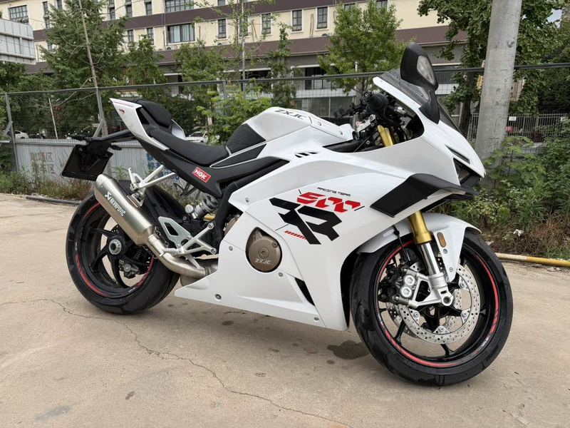 张雪机车 500RR