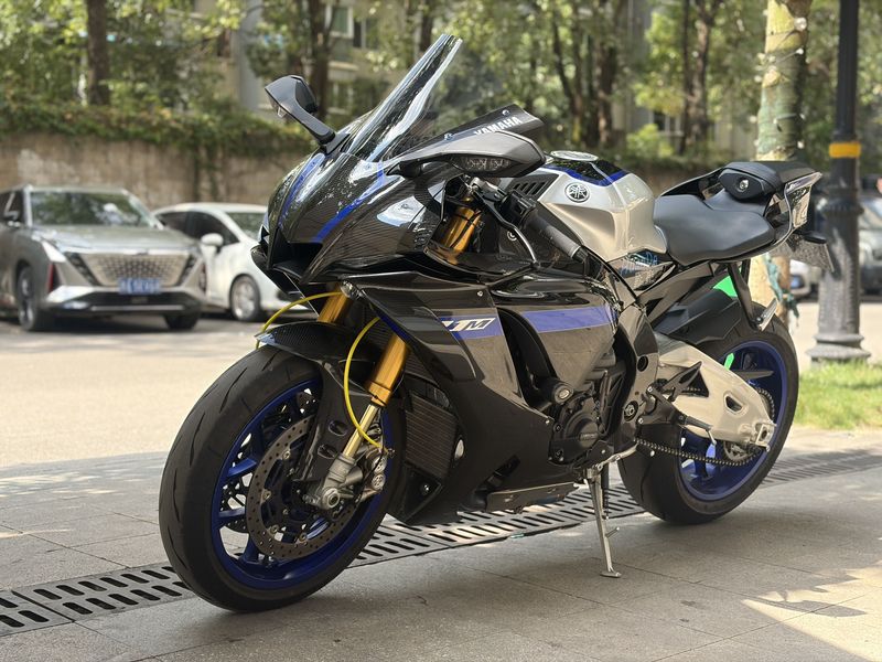 雅马哈 YZF-R1