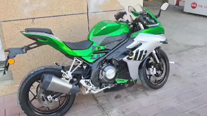 贝纳利 龙卷风 Tornado 252R