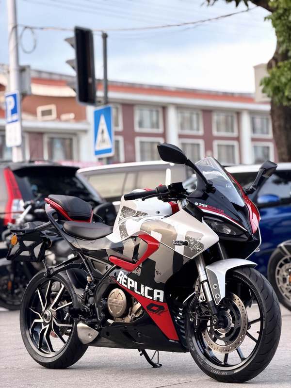 QJMOTOR 赛250