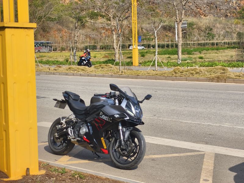 贝纳利 龙卷风 Tornado 302R