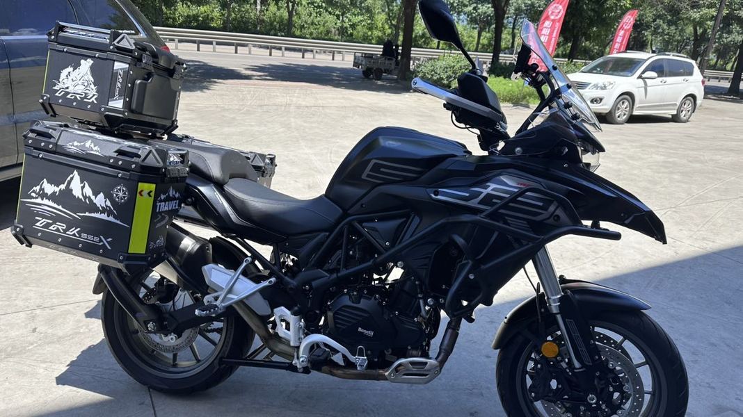 贝纳利 TRK552