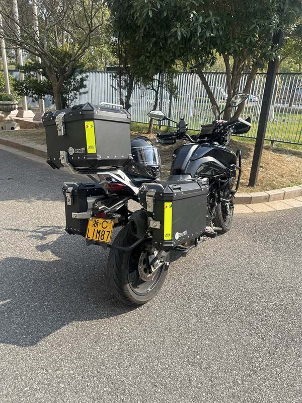 贝纳利 TRK702