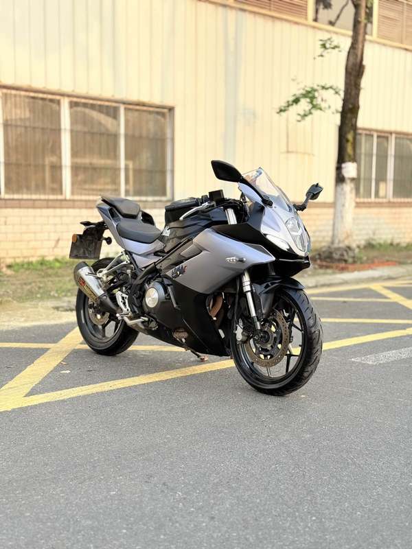 贝纳利 龙卷风 Tornado 252R