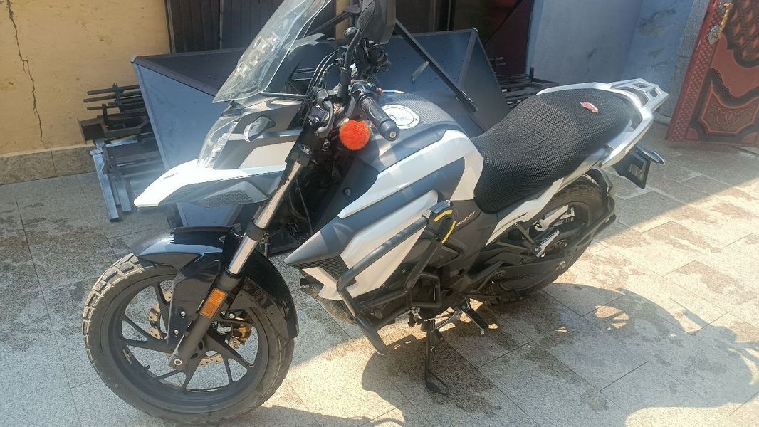 五羊本田 猛鸷 CB190X