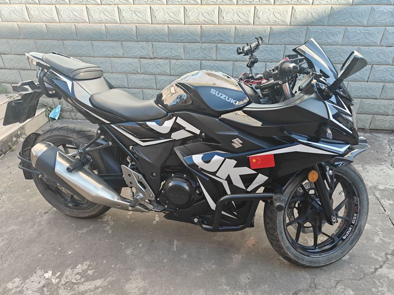 豪爵铃木 GSX250R
