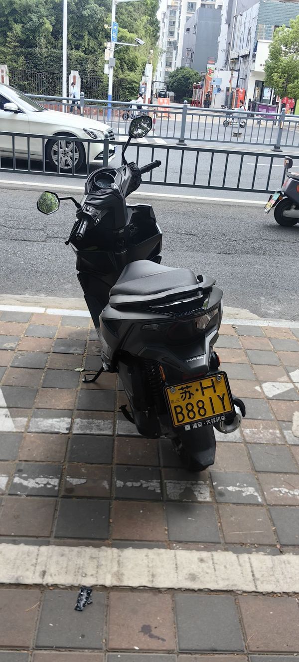 新大洲本田 裂行 RX125Fi