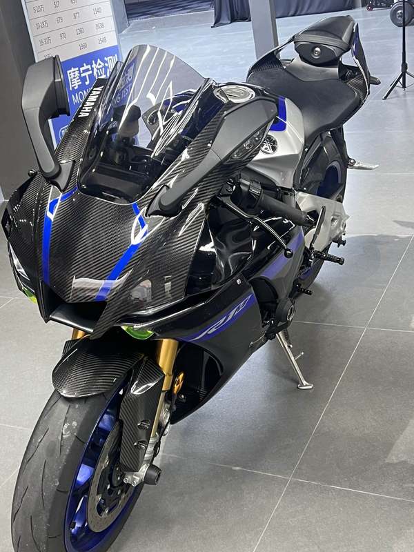 雅马哈 YZF-R1