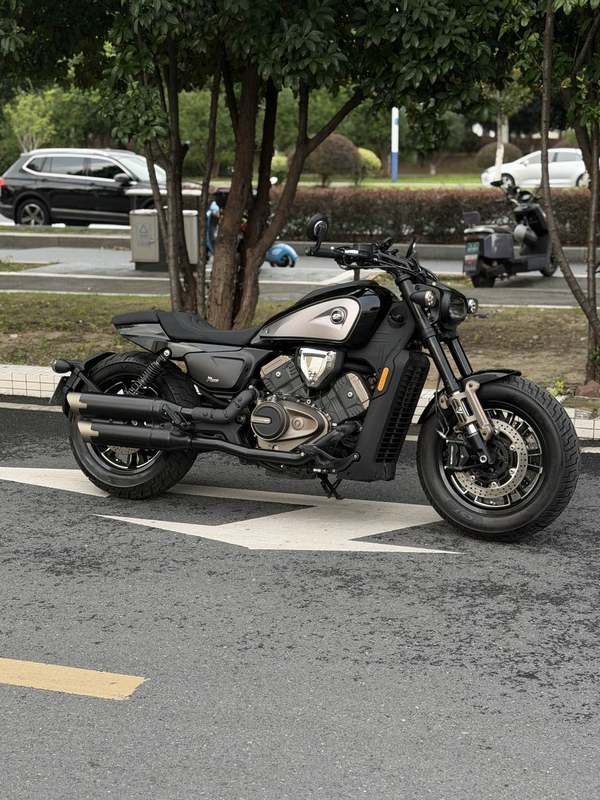 QJMOTOR 闪600