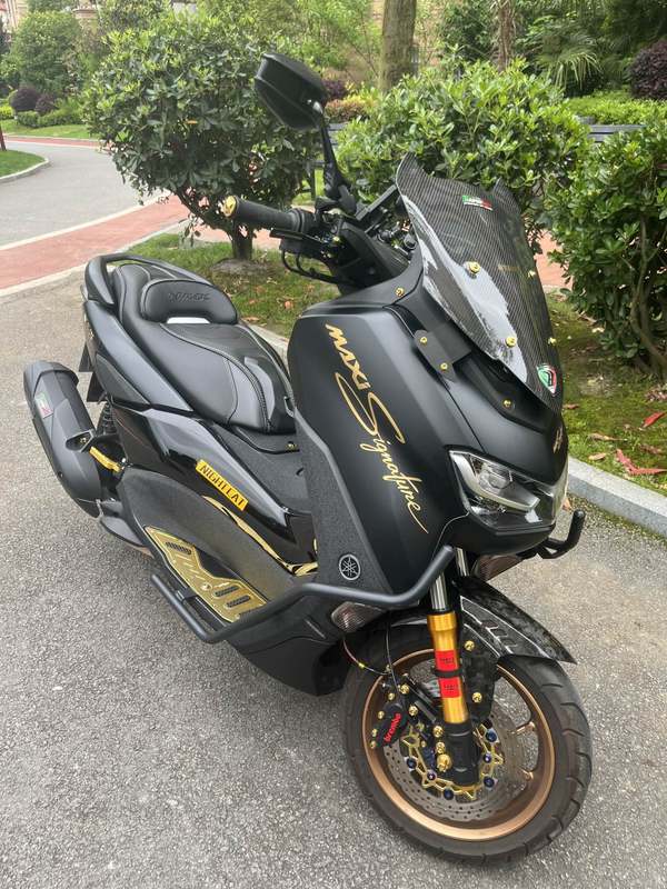 雅马哈 NMAX