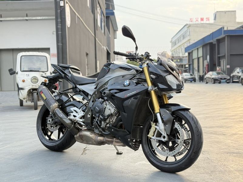 宝马 S 1000 R