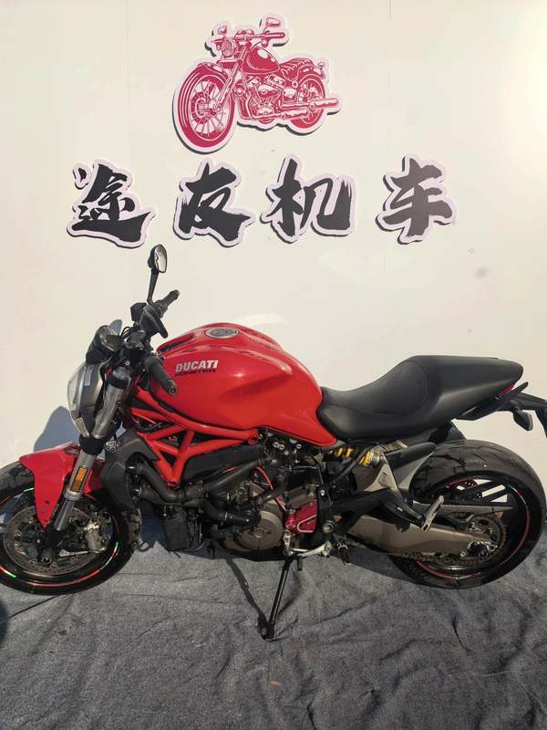 杜卡迪 Monster 821