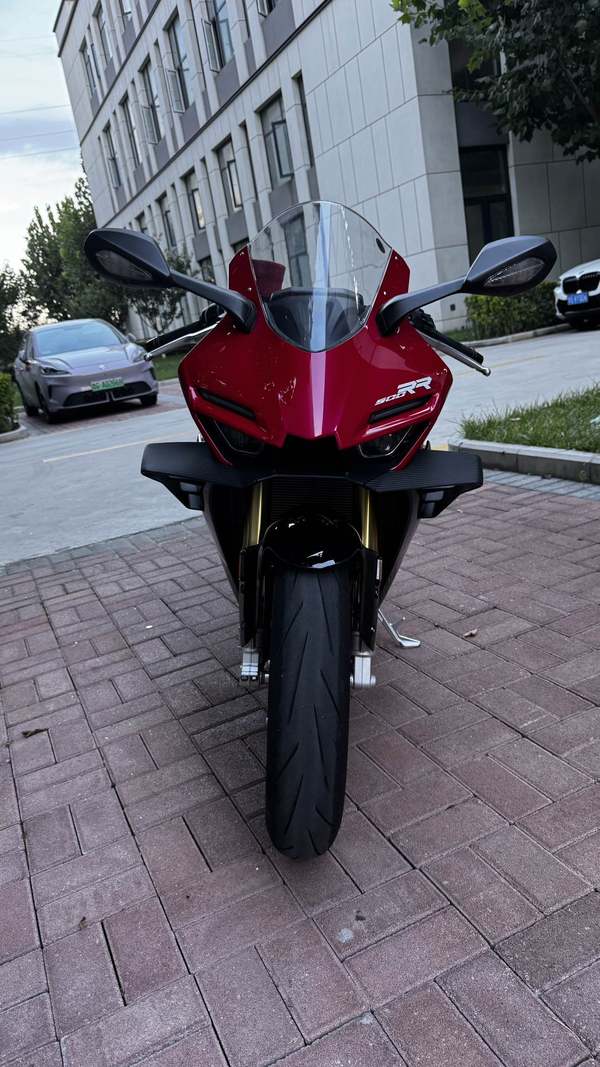 张雪机车 500RR