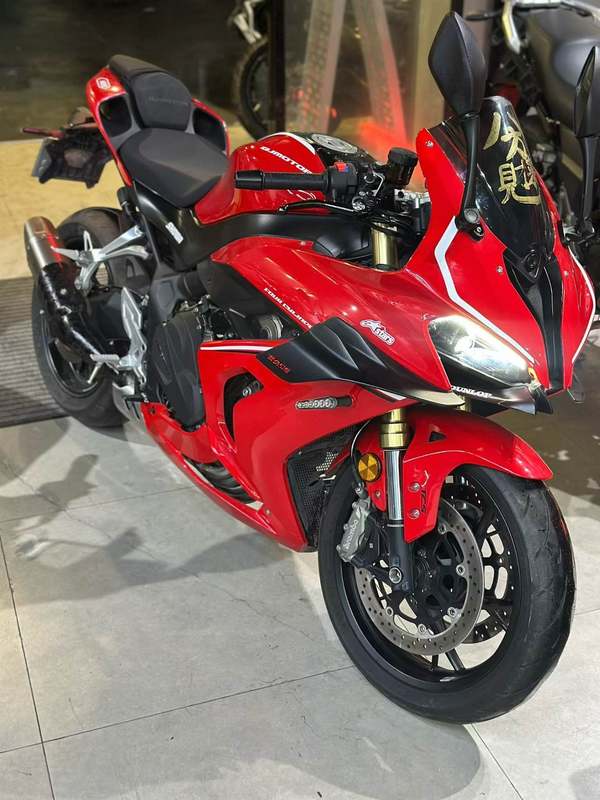QJMOTOR 赛800