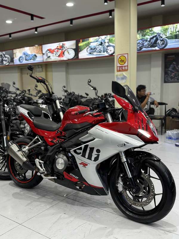 贝纳利 龙卷风 Tornado 252R