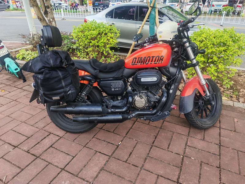 QJMOTOR 闪300S