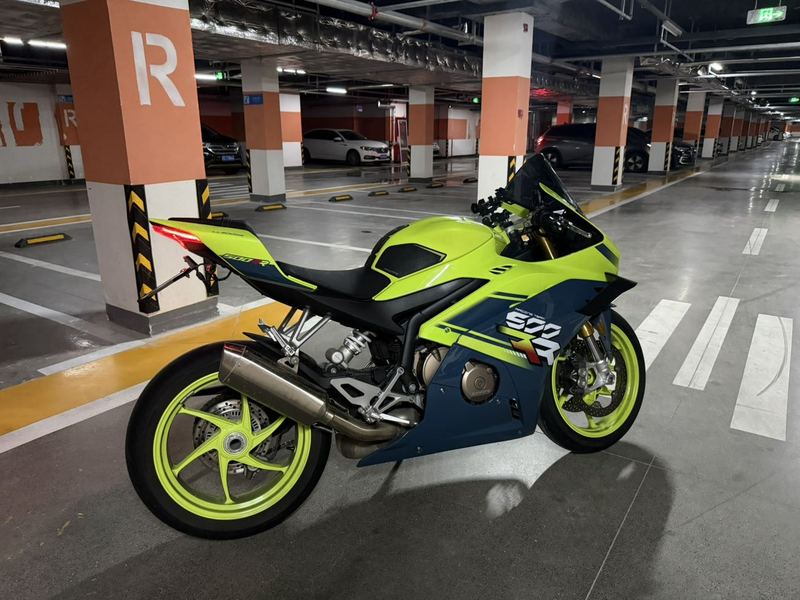 张雪机车 500RR