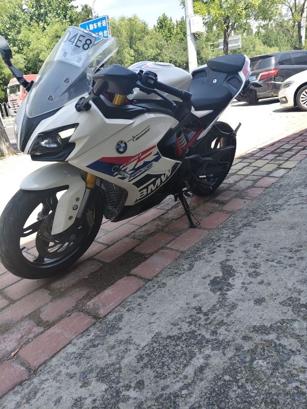 宝马 G 310 RR