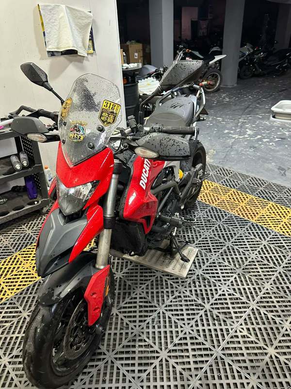 杜卡迪 Hypermotard