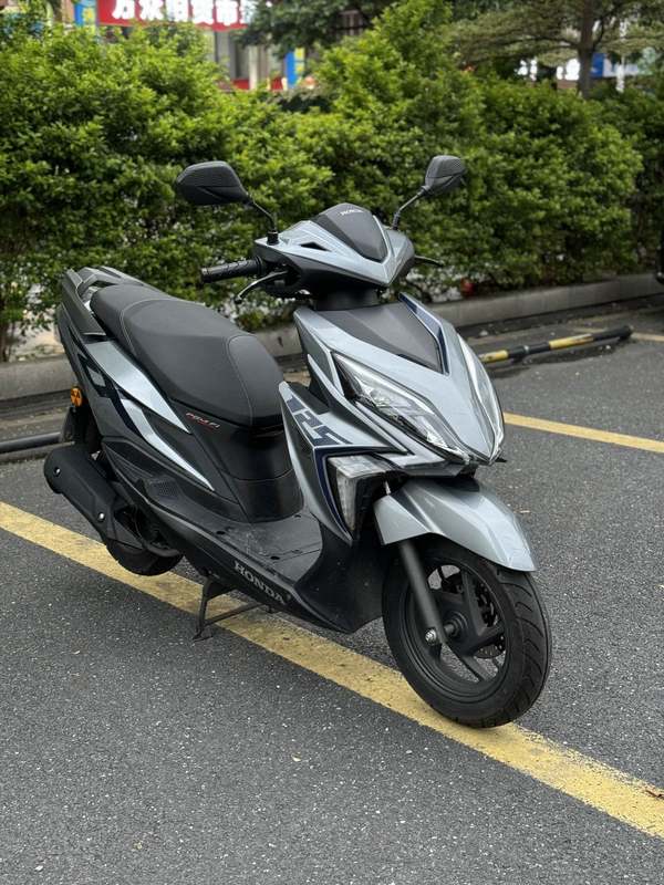 新大洲本田 裂行 RX125Fi