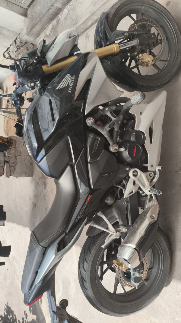 五羊本田 CB190R 暴锋眼
