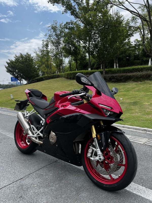 张雪机车 500RR