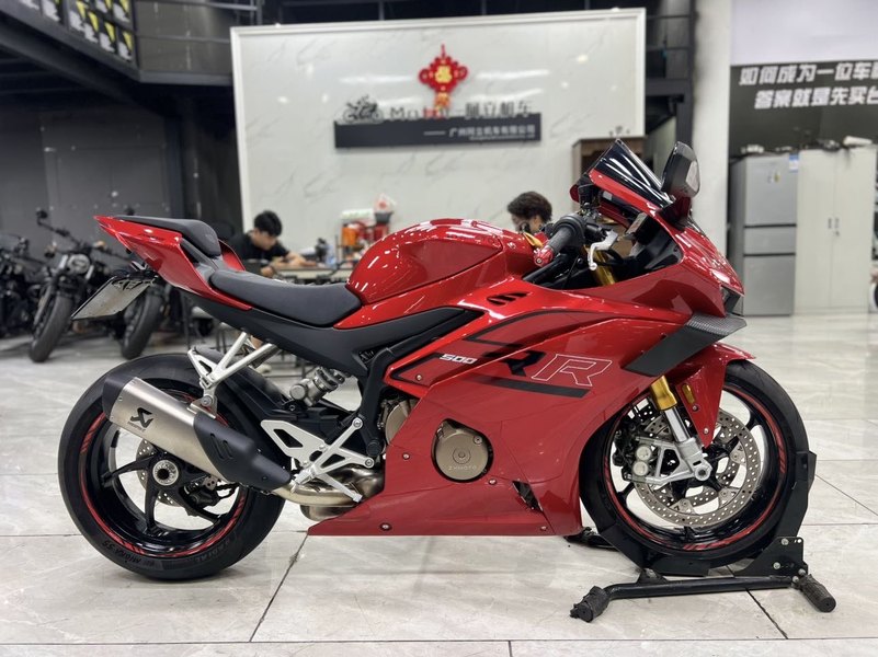 张雪机车 500RR