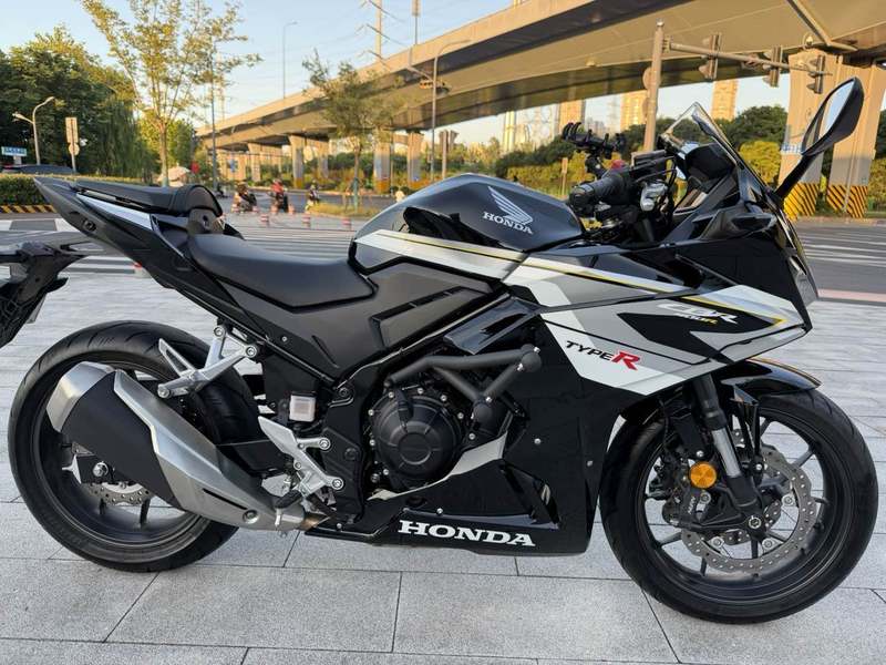 本田WING CBR400R