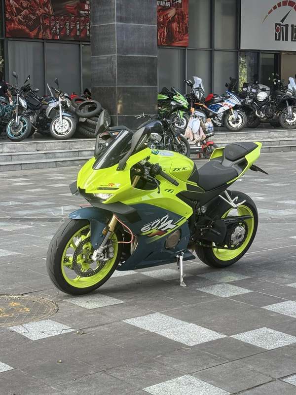 张雪机车 500RR