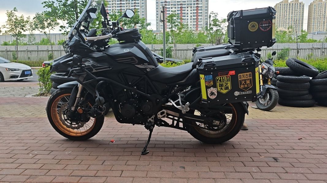 贝纳利 TRK552