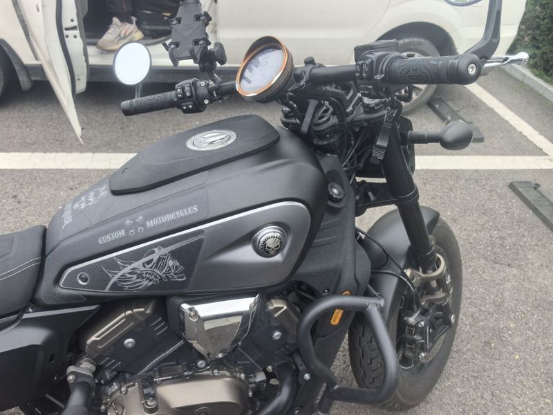QJMOTOR 闪600
