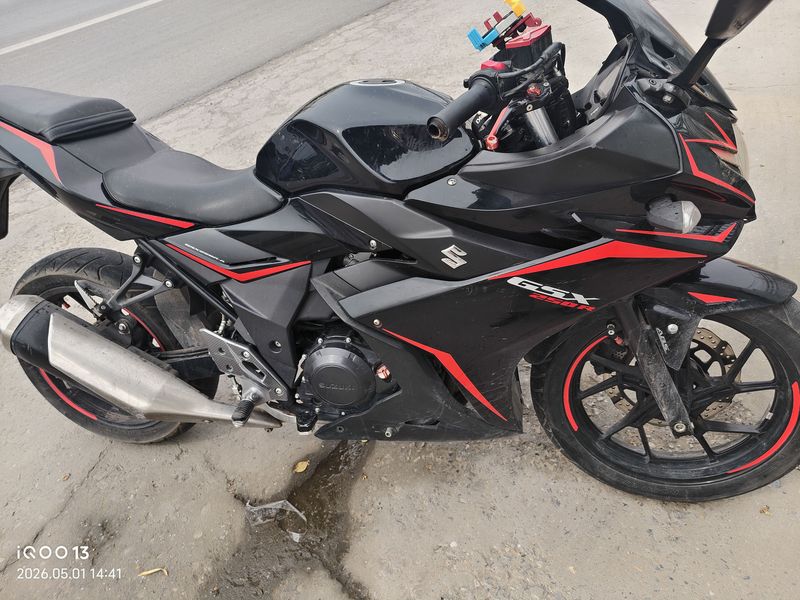 豪爵铃木 GSX250R