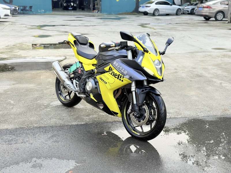 贝纳利 龙卷风 Tornado 302R