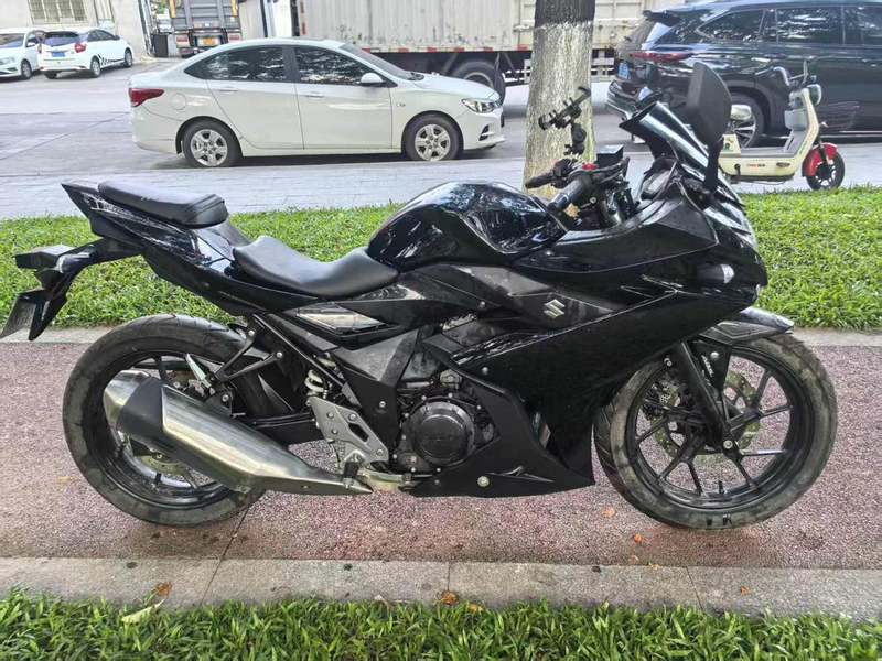 豪爵铃木 GSX250R